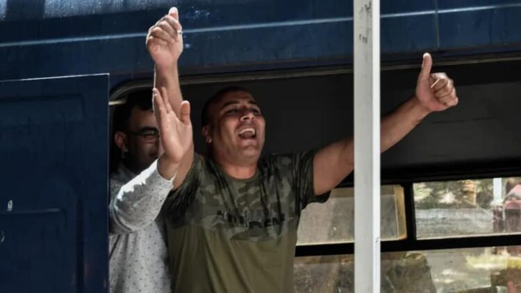 Αθώοι αλλά κρατούμενοι οι εννέα επιζήσαντες του ναυαγίου στην Πύλο!