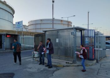 Εξόρμηση της ΑΝΤΑΡΣΥΑ στα ΕΛΠΕ στην Ελευσίνα, προκλητική απαγόρευση εισόδου στον χώρο!