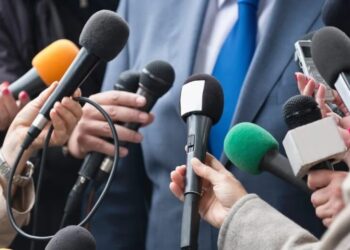 ΜΜΕ: Η κυβέρνηση… επιβραβεύει τους δημοσιογράφους στα κρατικά μέσα με αύξηση 1 ευρώ στα κουπόνια!