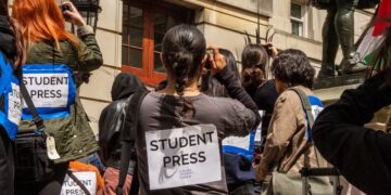 Στη Γάζα δολοφονούνται στη Δύση απειλούνται ή απολύονται