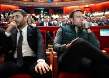 Κάτω από τον πήχη και χωρίς προοπτική εξουσίας ο συστημικός ΣΥΡΙΖΑ και το δεξιόστροφο ΠΑΣΟΚ