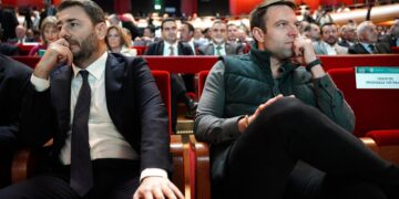 Κάτω από τον πήχη και χωρίς προοπτική εξουσίας ο συστημικός ΣΥΡΙΖΑ και το δεξιόστροφο ΠΑΣΟΚ