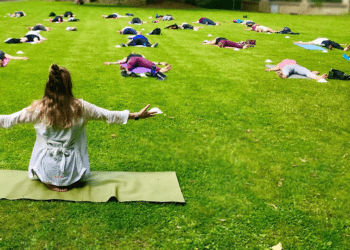Ανοιχτό μάθημα Yoga στην πλατεία Νέας Σμύρνης!