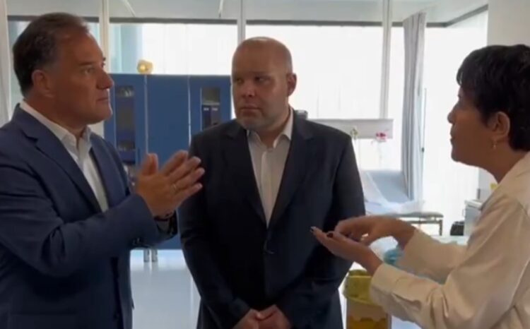 Ασκληπιείο Βούλας: Χειρουργική… κοπτοραπτική από Άδωνι – Τι καταγγέλλει η πρόεδρος των εργαζομένων Δ. Τοσονίδου