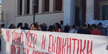 ΕΚΠΑ: Μαζική απάντηση στα Προπύλαια ενάντια στην απόλυση για δεύτερη φορά του Δ. Αντωνίου (φωτο)