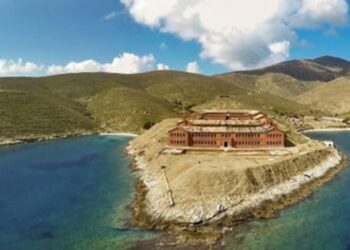 Τι σημαίνει για έναν τόπο όπως η Γυάρος να αποκτήσει «νέα ζωή»;