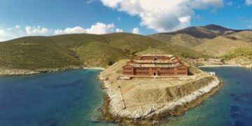 Τι σημαίνει για έναν τόπο όπως η Γυάρος να αποκτήσει «νέα ζωή»;