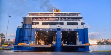 Ακτοπλοϊκά εισιτήρια: Τιμές-φωτιά «παγώνουν» τις διακοπές