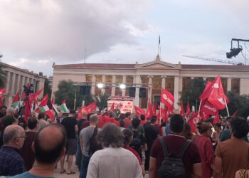 Μήνυμα ανατροπής από τη συγκέντρωση της ΑΝΤΑΡΣΥΑ στα Προπύλαια