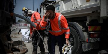 Οι εργαζόμενοι θύματα του καύσωνα σε ΗΠΑ-ΕΕ