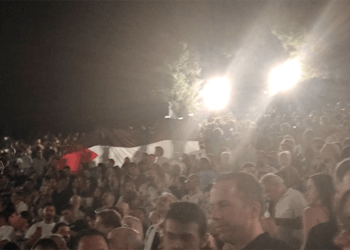 Χιλιάδες θεατές στην Επίδαυρο φώναξαν: «Λευτεριά στην Παλαιστίνη»