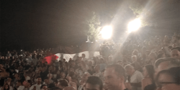 Χιλιάδες θεατές στην Επίδαυρο φώναξαν: «Λευτεριά στην Παλαιστίνη»