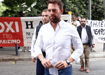 Ο ΣΥΡΙΖΑ εκβιάζει,  οι εργαζόμενοι επιμένουν