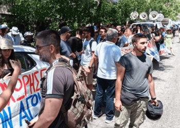 ΛΑΡΚΟ: Αγώνας και αλληλεγγύη ενάντια σε τελεσίγραφα και απολύσεις