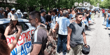 ΛΑΡΚΟ: Αγώνας και αλληλεγγύη ενάντια σε τελεσίγραφα και απολύσεις