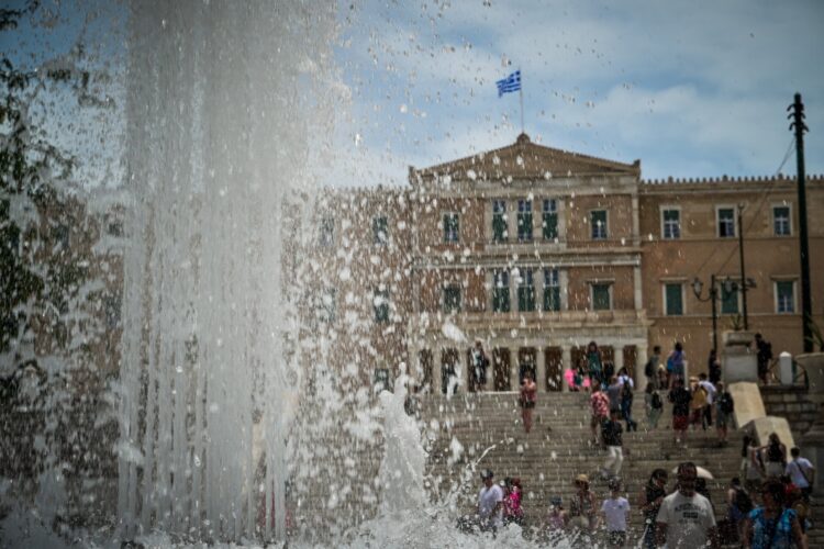 Ταξικός καύσωνας «λιώνει» τον λαό