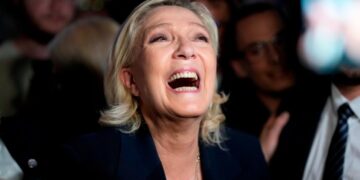 Από τον Μακρόν στη Λεπέν – επιταχύνεται η αντιδραστική τομή