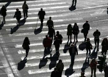 Η κυβέρνηση ετοιμάζει «τσεκούρι» στο επίδομα ανεργίας – Στη μέγγενη της «ανταποδοτικότητας» οι άνεργοι