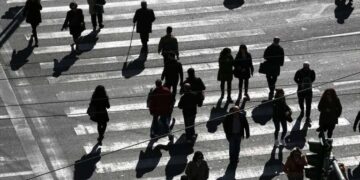 Η κυβέρνηση ετοιμάζει «τσεκούρι» στο επίδομα ανεργίας – Στη μέγγενη της «ανταποδοτικότητας» οι άνεργοι