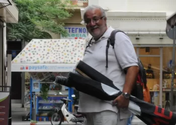 Αποχαιρετούμε τον Μάκη Μαυρέλη, που στάθηκε πρωτοπόρος στη μάχη για το δημόσιο σχολείο κι ενάντια στη βαρβαρότητα