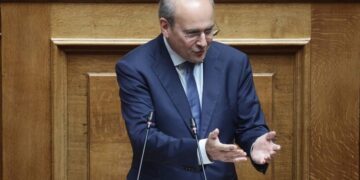 Μένει και ενισχύεται το μνημονιακό Υπερταμείο, ανοίγοντας δρόμο για ιδιωτικοποιήσεις και ελαστική εργασία