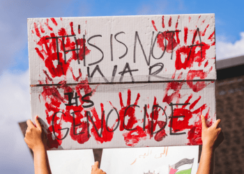 Το Ισραήλ δολοφονεί, μπουρλότο στην περιοχή