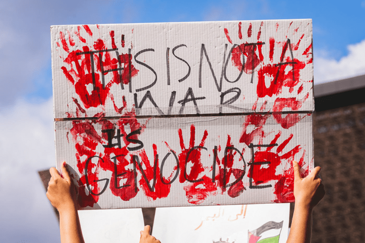 Το Ισραήλ δολοφονεί, μπουρλότο στην περιοχή