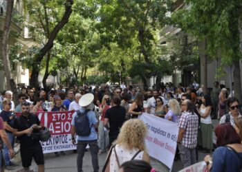 Με κλομπ και χημικά η έναρξη της σχολικής χρονιάς
