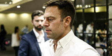 ΣΥΡΙΖΑ: Καθαίρεση Κασσελάκη, πέρασε η πρόταση μομφής στην Κ.Ε