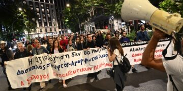 Δυναμική πορεία σωματείων της εκπαίδευσης ενάντια στις συγχωνεύσεις, για μόνιμους διορισμούς και αυξήσεις μισθών