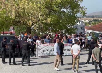 Σάπιες υποσχέσεις Μητσοτάκη στη Θεσσαλία, που αγωνίζεται για ζωή