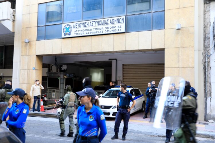 Α.Τ Ομόνοιας: 29χρονος μετανάστης βρέθηκε απαγχονισμένος στα κρατητήρια