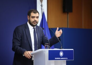 Μαξίμου προς δημοσιογράφους: Καλά μου παιδιά, προσέξτε…