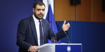 Μαξίμου προς δημοσιογράφους: Καλά μου παιδιά, προσέξτε…