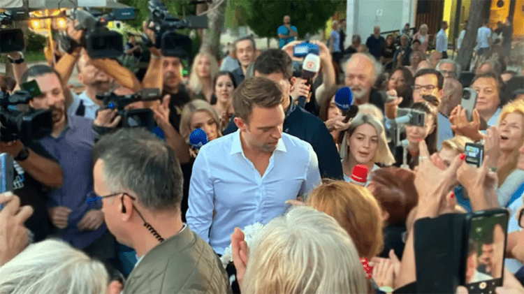 ΣΥΡΙΖΑ ΑΡΕΝΑ: «Κασσελίστας» και «αριβίστας» βουλιάζουν μαζί στις λάσπες