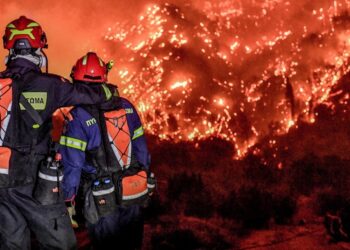 Φωτιά στην Κορινθία: «Εκκρεμότητα» με δύο νεκρούς και 70.000 καμένα στρέμματα