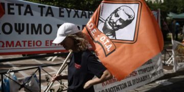 Πέταξαν έξω από την ΠΟΕ-ΟΤΑ 30.000 συμβασιούχους – «Αξονας» συμβιβασμού και υποταγής από τέσσερις παρατάξεις