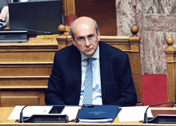 Προϋπολογισμός: Κόφτης σε μισθούς-συντάξεις, «κάνουλα» για φρεγάτες-F35