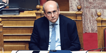 Προϋπολογισμός: Κόφτης σε μισθούς-συντάξεις, «κάνουλα» για φρεγάτες-F35