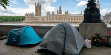 Το Λονδίνο γίνεται πρωτεύουσα των αστέγων