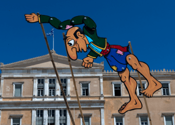 Το ρήγμα με την κοινωνία προκαλεί τις ρωγμές στο πολιτικό σύστημα