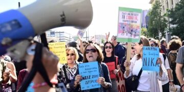 Πειθαρχικά και διώξεις «ατσαλώνουν» το εκπαιδευτικό κίνημα