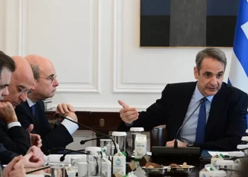 Προϋπολογισμός: «Άνθρακες» η ενίσχυση εισοδημάτων, οι φόροι «ταΐζουν» δανειστές – κεφάλαιο