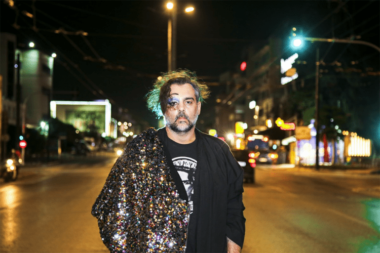 «Το πιο όμορφο σώμα που έχει βρεθεί ποτέ σε αυτό το μέρος» στο θέατρο Θησείον