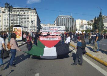 Μεγάλη η απεργιακή κινητοποίηση της Τετάρτης- Χιλιάδες εργαζόμενοι/ες στο μπλοκ των Χαυτείων – Επόμενο βήμα η κλιμάκωση (βίντεο – φωτο)