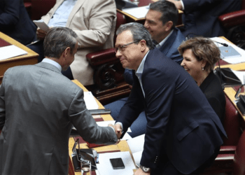 Προϋπολογισμός 2025: «Ναι» από ΠΑΣΟΚ, ΣΥΡΙΖΑ και Κασσελάκη στις πολεμικές δαπάνες κυβέρνησης-ΝΑΤΟ
