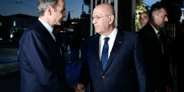 Με την αλαζονεία του νικητή, αλλά σε πήλινα πόδια