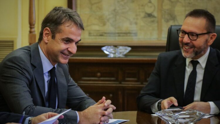 Τράπεζες: «Βλέπουν» τις προμήθειες  για να κρύψουν τα κέρδη