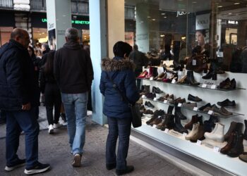 Εμπόριο: Ανοιχτά καταστήματα την Κυριακή, εργαζόμενοι δούλοι