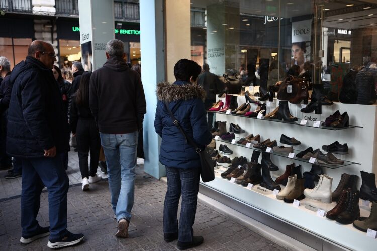 Εμπόριο: Ανοιχτά καταστήματα την Κυριακή, εργαζόμενοι δούλοι